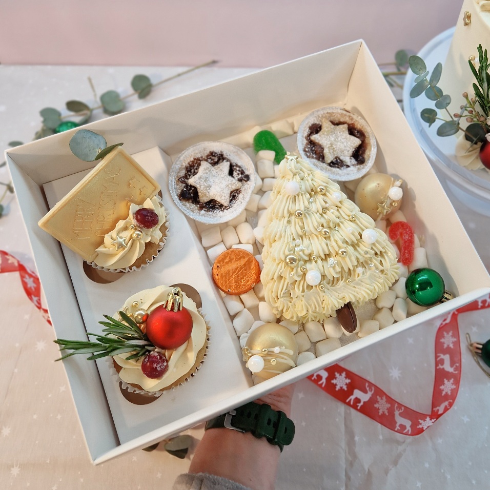 Christmas Treat Box - JayJay Cakes